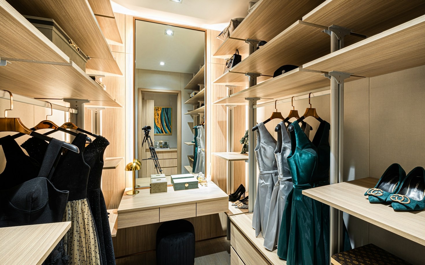 The Ultimate Guide to Capsule Wardrobe Essentials